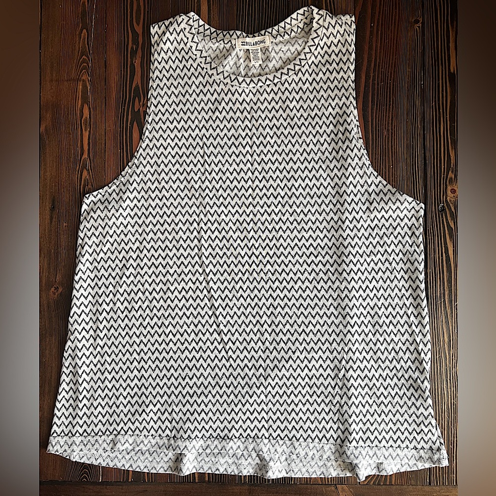 BILLABONG • grey white chevron flowy loose lightweight tank top summer large